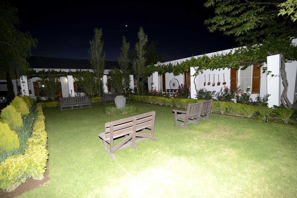 Cape Karoo Guesthouse Бофорт-Уэст Экстерьер фото